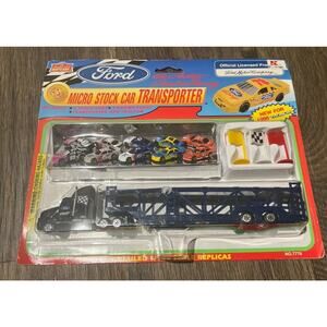 Ford Motor Company Micro Stock Car Transporter & Flag's 1:144 1997